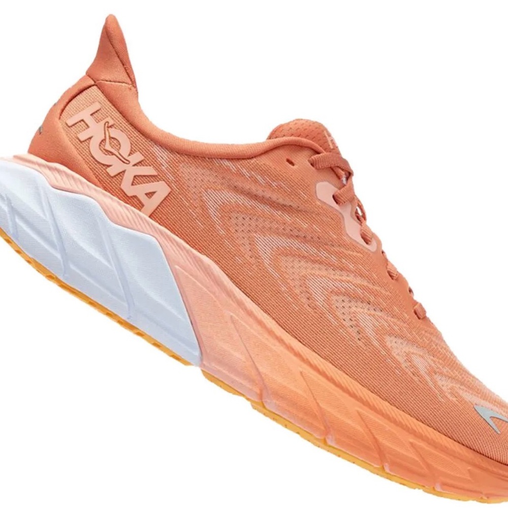HOKA ARAHI 6